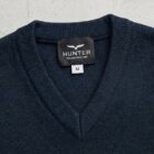 V- neck detail - navy school pullover
